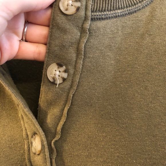 AEO cropped button down. Size medium - Picture 2 of 4